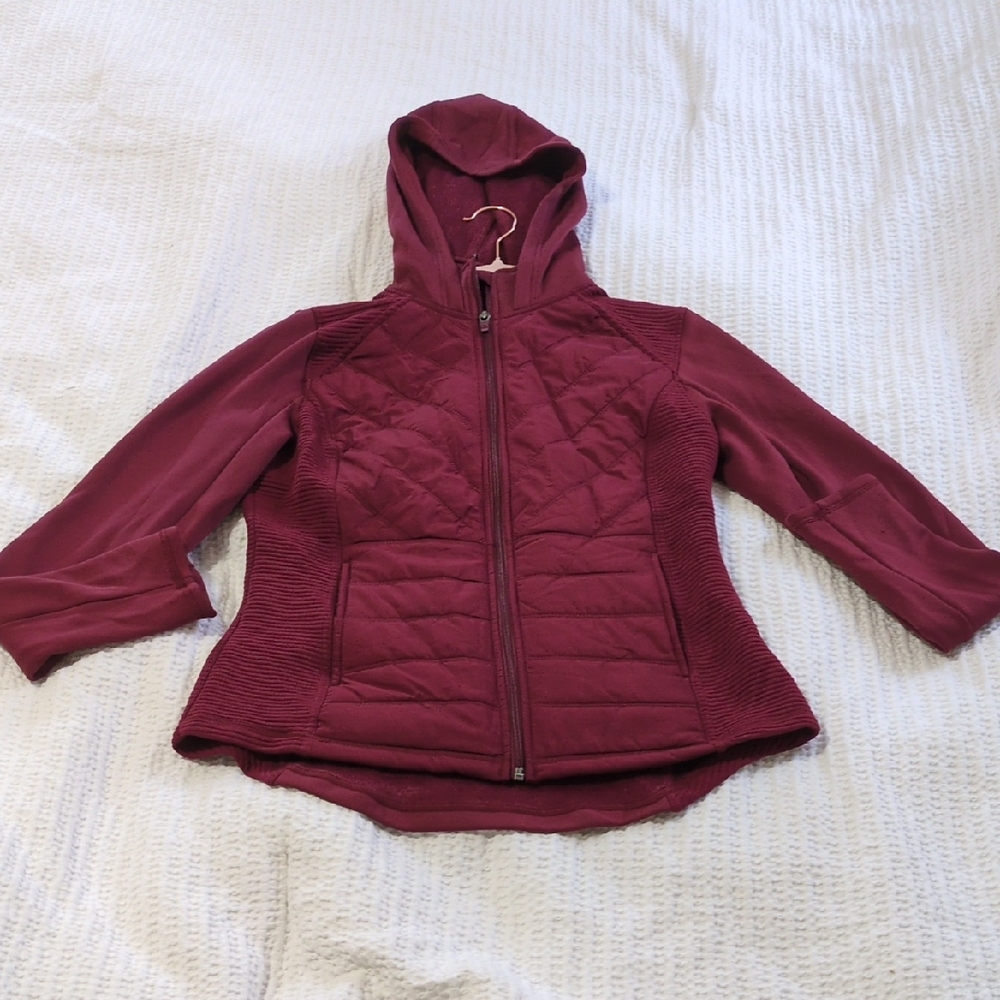 Women's Quilted Hooded Puffer Jacket in Wine